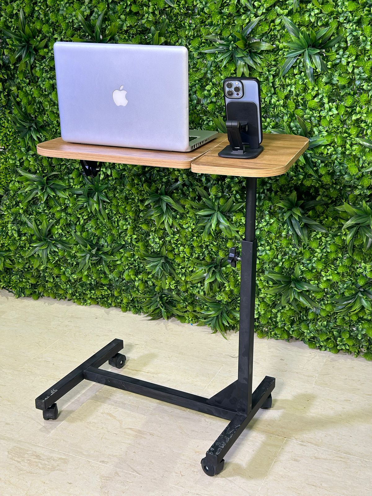 Table Réglable pour PC Portable avec 4 Roues 60x38 cm — Bureau Mobile Ergonomique et Moderne pour la Maison ou le Bureau