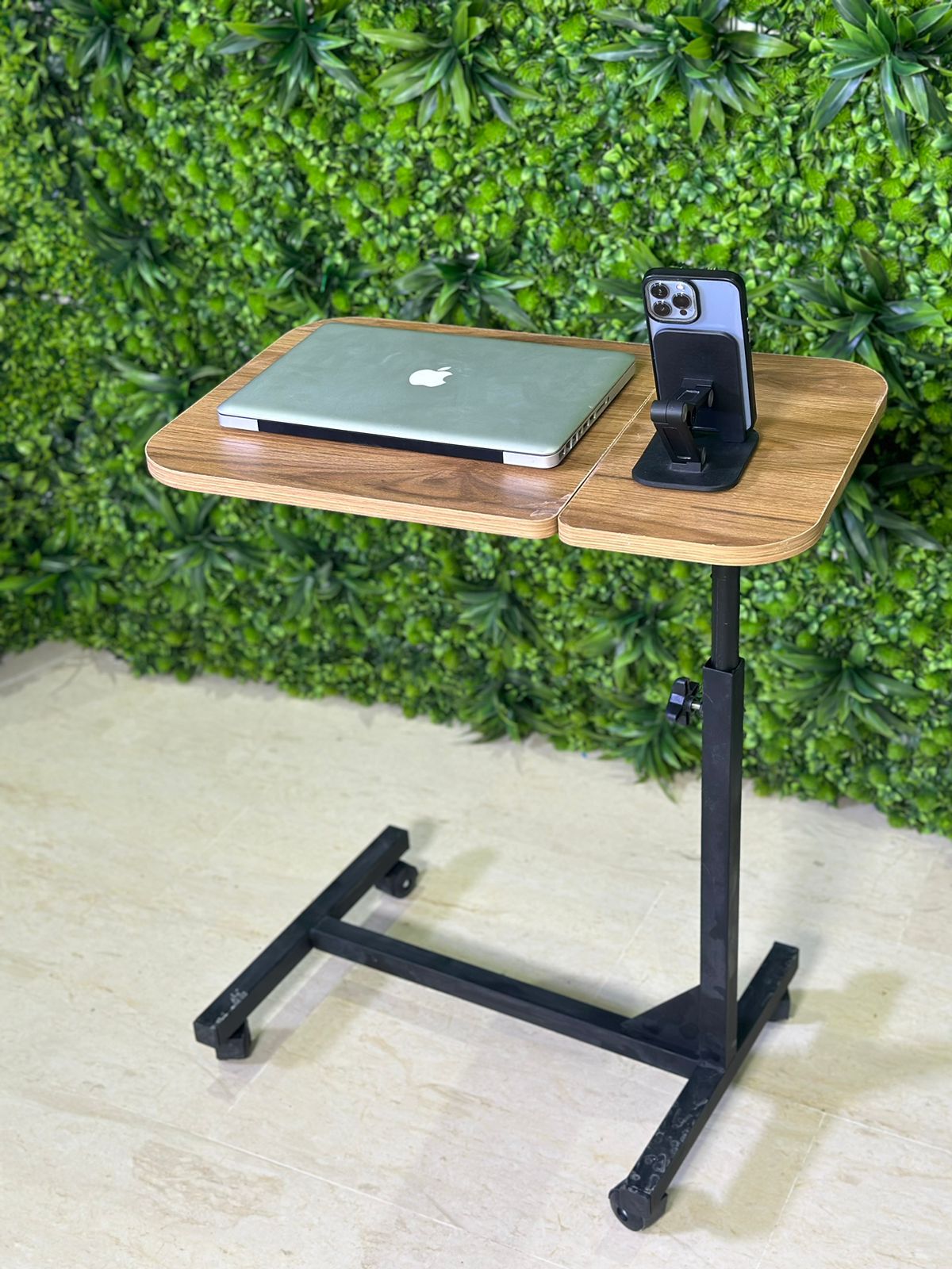 Table Réglable pour PC Portable avec 4 Roues 60x38 cm — Bureau Mobile Ergonomique et Moderne pour la Maison ou le Bureau